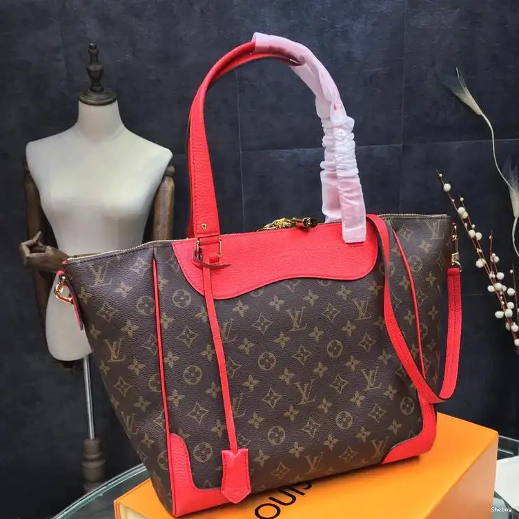 LV Bags 19T1L0608 0721